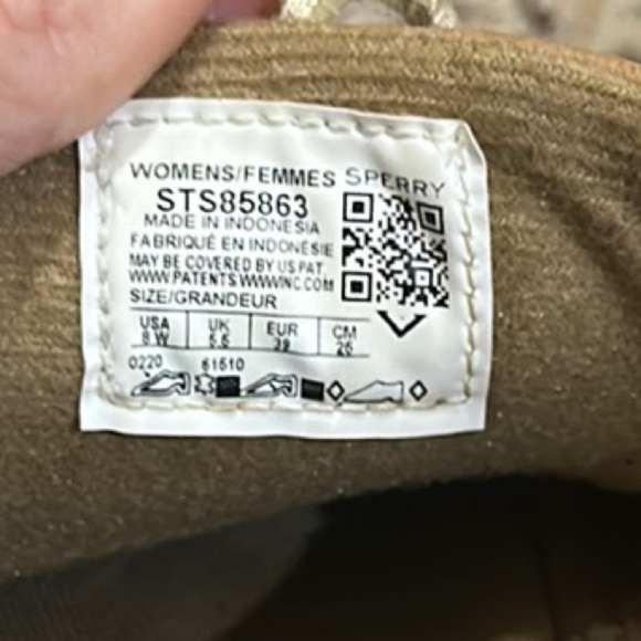 Sperry Tan and Gold Loafers with Nautical Flair - Picture 4 of 5